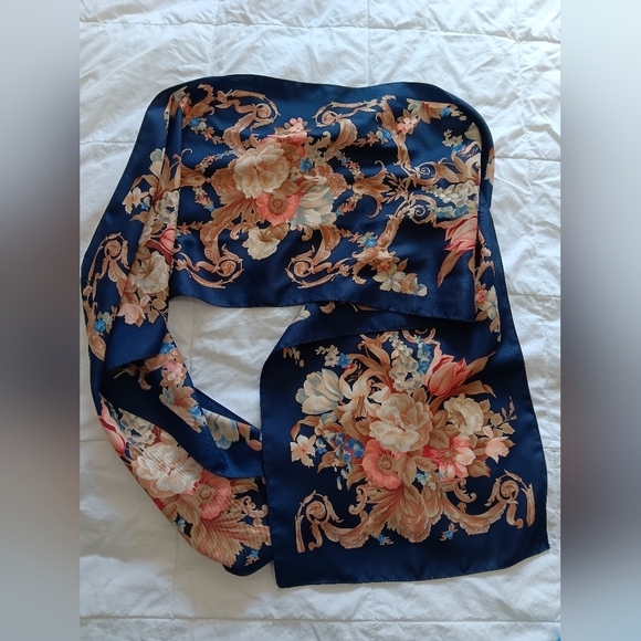 Gorgeous Scarf - Picture 4 of 5